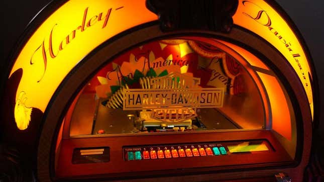 Image for article titled Thieves raid pizzeria jukebox, make off with a whopping $17