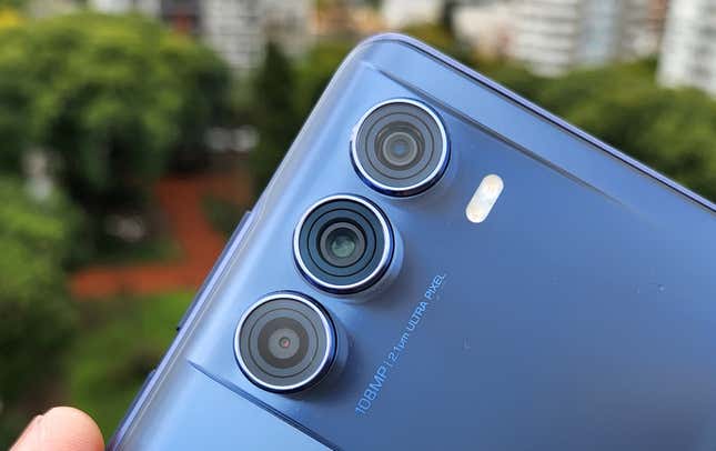 Imagen para el artículo titulado Análisis del Moto G200: el mejor Moto G jamás hecho tiene una pantalla muy rápida