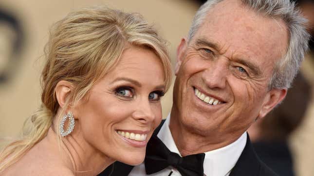 Image for article titled Cheryl Hines Finally Denounces Husband RFK Jr.&#39;s Holocaust Remarks