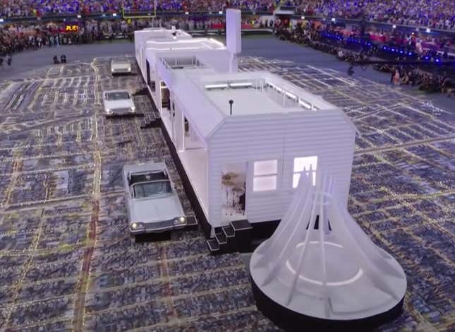 Image for article titled The Super Bowl halftime show was a love letter to Compton