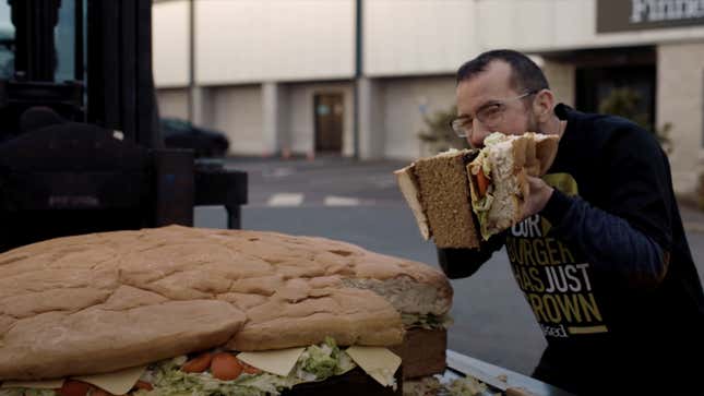 Image for article titled Big ol’ vegan burger sets Guinness World Record