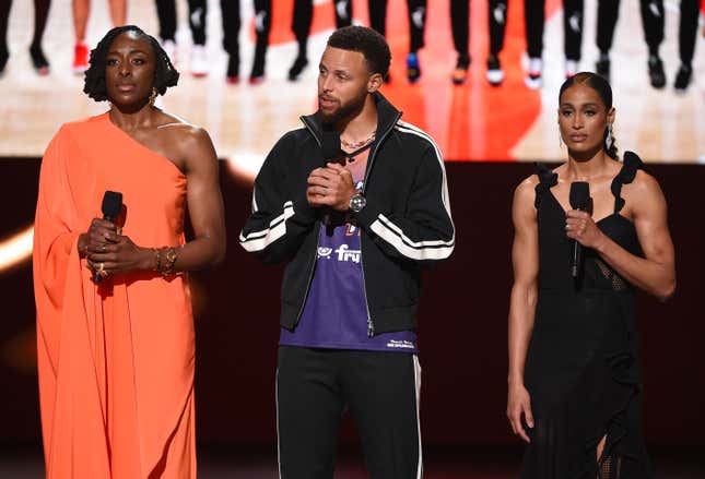THE 2022 ESPYS PRESENTED BY CAPITAL ONE – “The 2022 ESPYS Presented by Capital One” is hosted by NBA superstar Stephen Curry. (ABC)NNEKA OGWUMIKE, STEPHEN CURRY, SKYLAR DIGGINS-SMITH