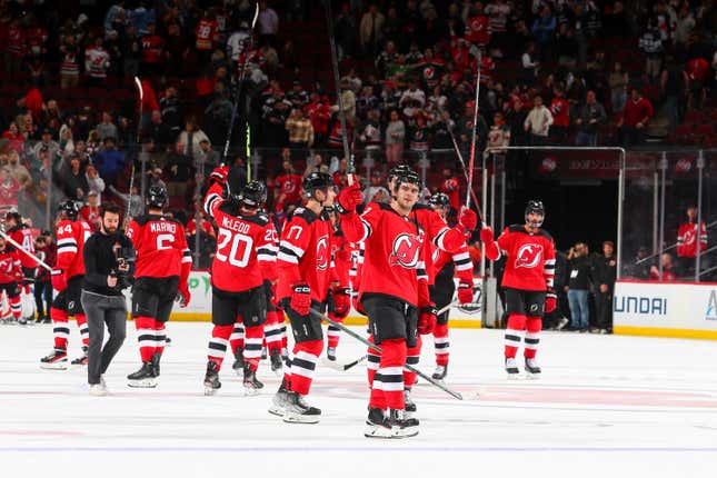 New Jersey Devils win eighth straight game