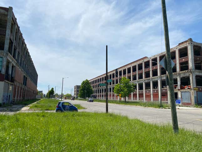 Image for article titled Here's How A Plane Ended Up In The Middle Of A Street In Detroit