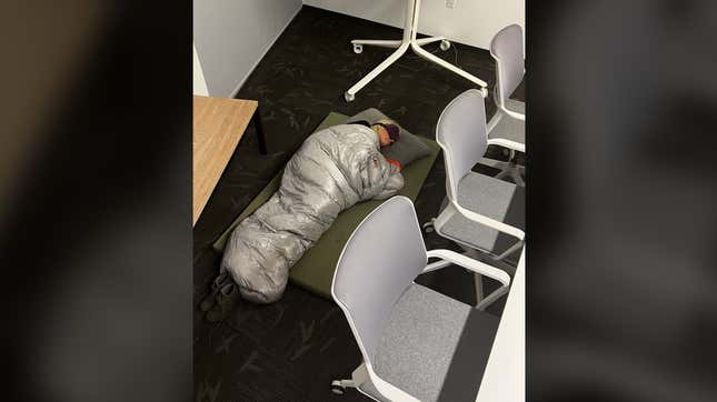 Image for article titled Elon Musk Lays Off Twitter Employee Who Slept on the Floor to Meet His Crazy Deadlines
