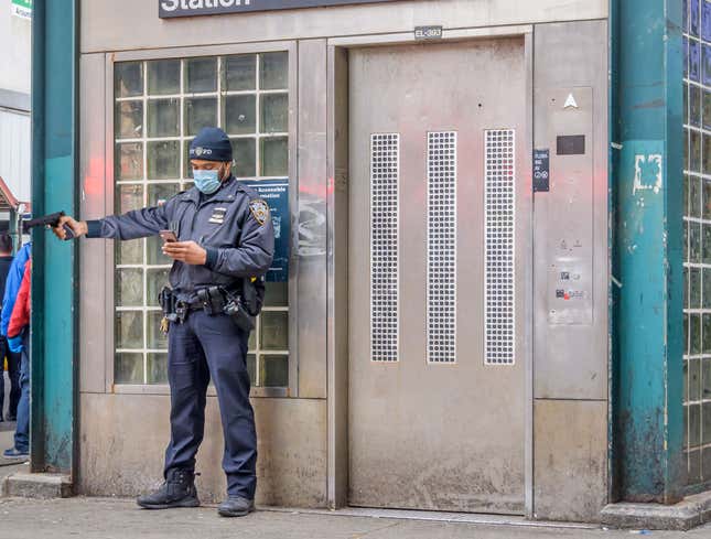 Image for article titled MTA Officer Doesn’t Even Look Up From Phone To Shoot Unarmed Civilian