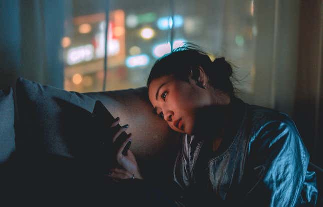 Imagen para el artículo titulado El modo nocturno de nuestros móviles no mejora para nada la calidad del sueño, según un nuevo estudio