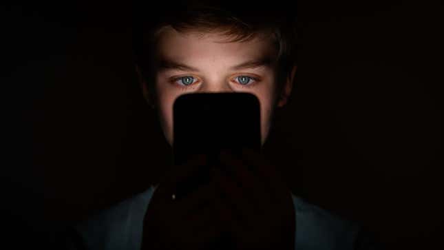 Image for article titled American Psychological Association Says Parents Should Screen Kids for &#39;Problematic Social Media Use&#39;
