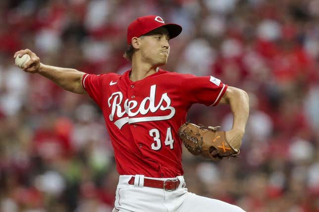 Jul 18, 2023; Cincinnati, Ohio, USA; Cincinnati Reds starting pitcher Luke Weaver (34) pitches against the San Francisco Giants in the first inning at Great American Ball Park.