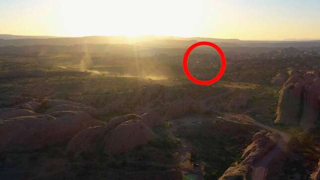 Imagen para el artículo titulado Un fotógrafo captura con su dron dos objetos “inexplicables” volando a gran velocidad