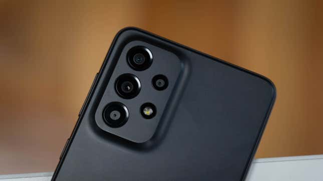 Imagen para el artículo titulado Galaxy A53 y A33: Samsung vuelve a traer algunas de sus funciones estrella a la gama media