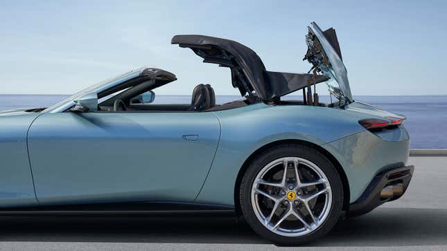 Ferrari Roma Spider のルーフ開口部のレンダリング。 