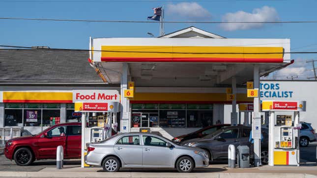 Image for article titled Tennessee Gas Station Sold Fuel At $0.45 Per Gallon By Mistake