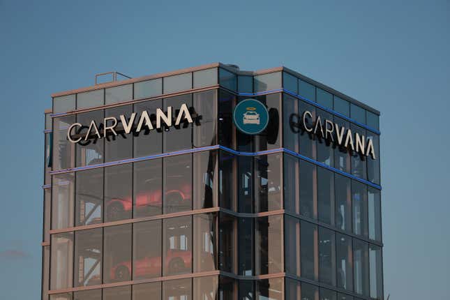 Image for article titled Carvana Is Cutting 1,500 Jobs As Demand for Used Cars Sinks