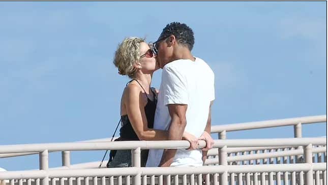 Image for article titled GMA3 Cohosts T.J. Holmes and Amy Robach Take Their Relationship Public on the Beaches of Miami