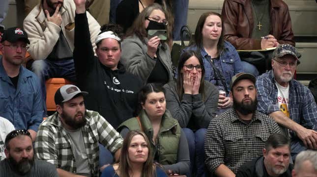 Image for article titled Desperate Ohio Moms Speak Out on ‘Dehumanizing’ Response to East Palestine Disaster