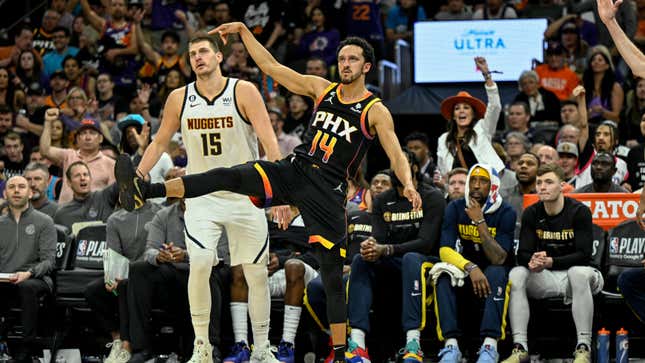 Landry Shamet invokes the crane pose against the Nuggets and Cobra Kai.