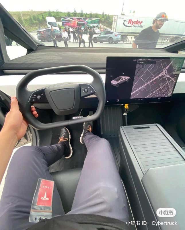 Foto filtrada con el supuesto aspecto interior del Tesla Cybertruck.