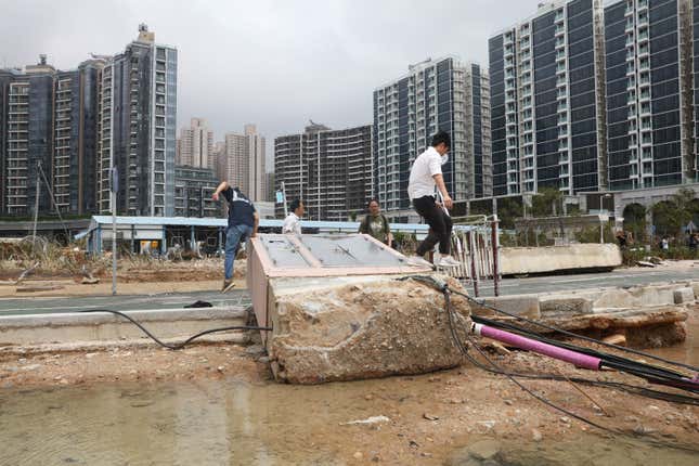 Image for article titled Photos: Super Typhoon Mangkhut mangles all in its path