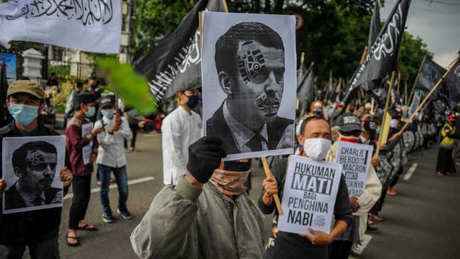 Image for article titled Daily Brief:仏VSイスラーム、世界で激化