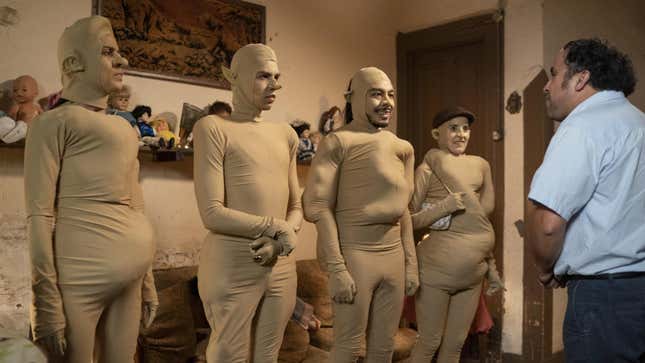 Cassandra Ciangherotti, Julio Torres, Bernardo Velasco, Ana Fabrega in Los Espookys