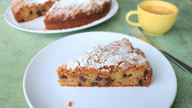 Image for article titled Make a Killer Crumb Cake With Boxed Muffin Mix