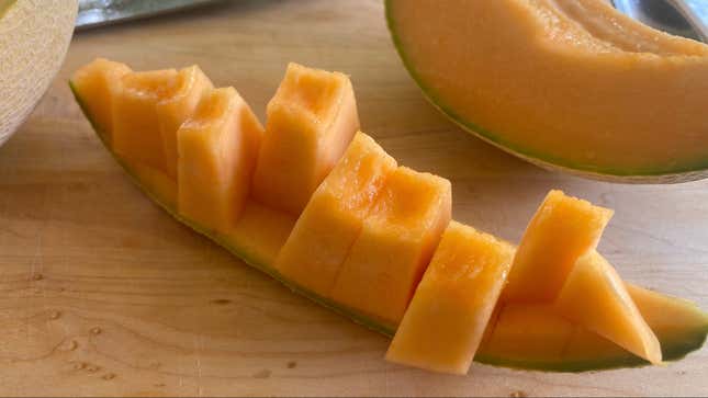 Image for article titled The Easiest Way to Peel a Cantaloupe