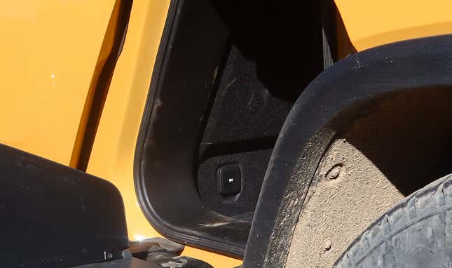 Image for article titled Your Guide To The 2022 Rivian R1T Electric Pickup's Incredible Gadgets