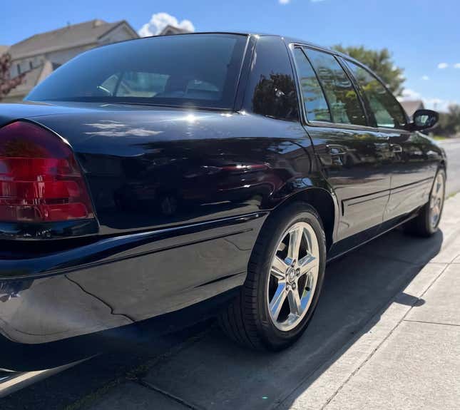 Image for article titled At $19,500, Would You Let This 2003 Mercury Marauder Steal Your Heart?
