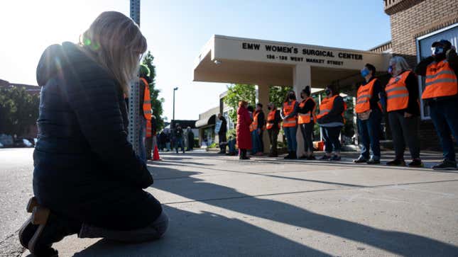 Image for article titled Kentucky's 2 Abortion Clinics Can Reopen—For Now