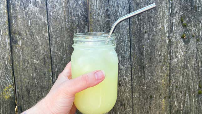 Image for article titled Turn a Whole Lemon Into a Glass of Lemonade