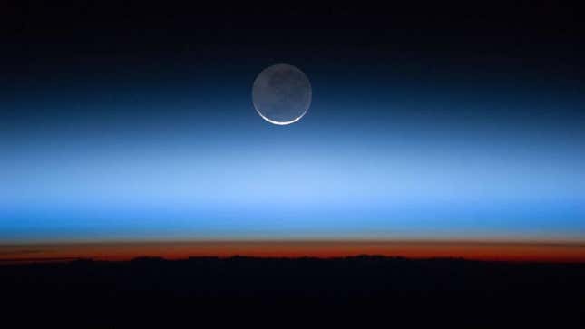 Los astronautas de la Estación Espacial Internacional capturaron esta foto de las capas atmosféricas de la Tierra en 2011