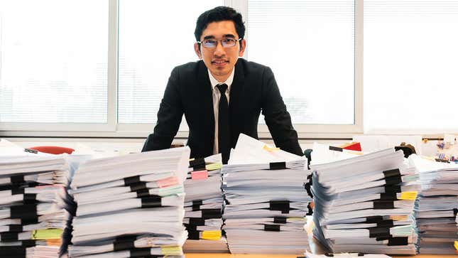 Image for article titled FBI Turns Over Mar-A-Lago Documents To Dork Agent Who Loves Reading