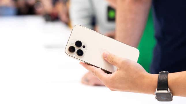 Imagen para el artículo titulado Apple ya trabaja en una actualización que solucione el problema de cámara de los iPhone 14
