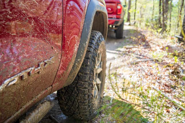 Image for article titled The 2023 GMC Canyon AT4X Refines Chevy's ZR2 Off-Road Formula