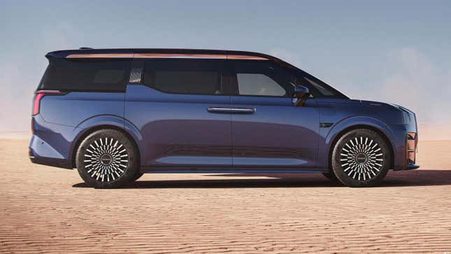 Image for article titled The Zeekr 009 Is An EV Minivan With Over 500 Horsepower and More Than a 500-Mile Range