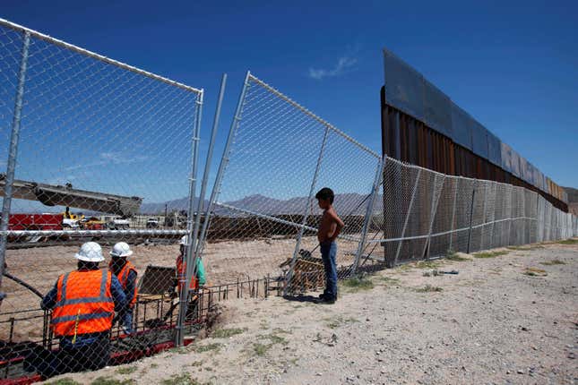 Fencing between New Mexico and Juarez