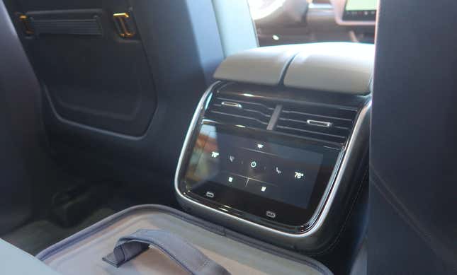 Image for article titled Your Guide To The 2022 Rivian R1T Electric Pickup's Incredible Gadgets