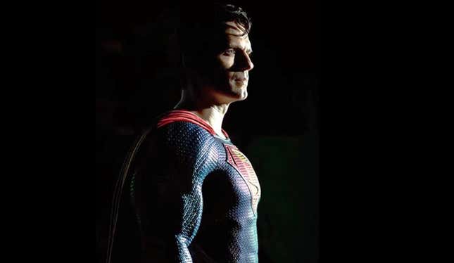 Una imagen de Henry Cavill caracterizado como Superman.
