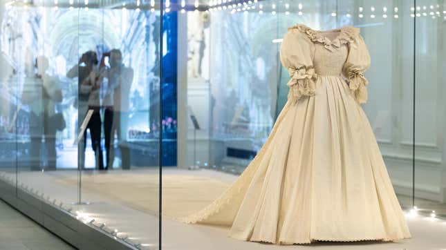 Image for article titled This Dress Is Definitely Haunted, Right?