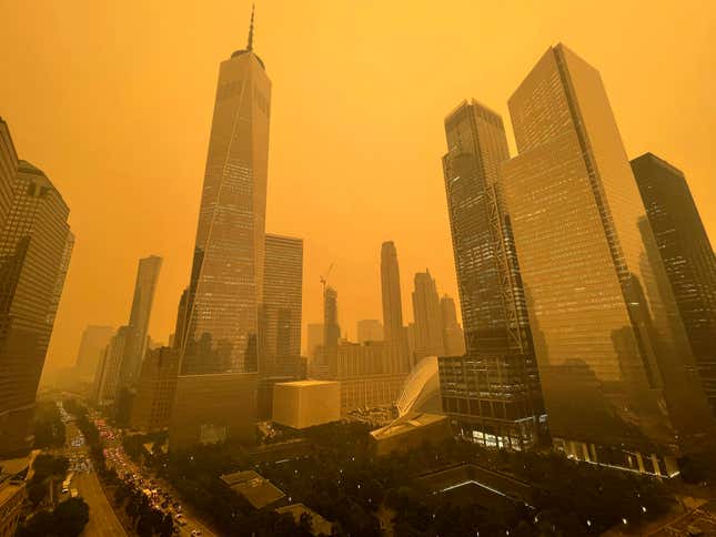 Image for article titled Photos: Wildfires Blanket NYC in a Smoky Haze Straight Out of Blade Runner