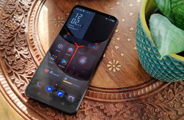Imagen para el artículo titulado Probamos el RedMagic 6S Pro: un móvil de gama alta para juegos, pero de gama baja para fotos