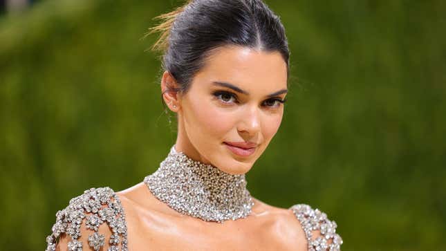 Image for article titled Kendall Jenner&#39;s Tequila Brand Is Using Agave Fiber Bricks to Build &quot;Homes for People That Need Homes&quot;