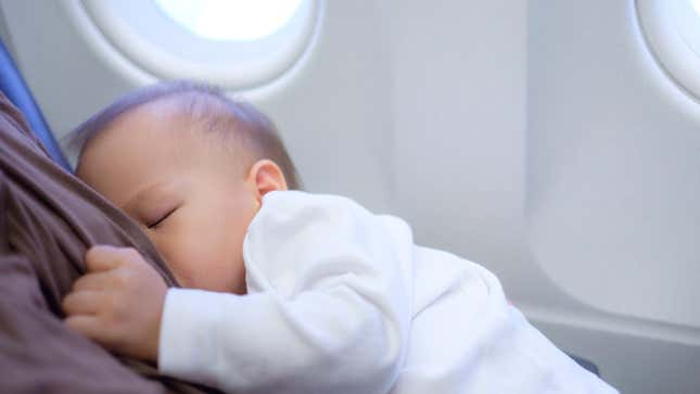 Image for article titled How to Navigate Air Travel When You&#39;re Breastfeeding