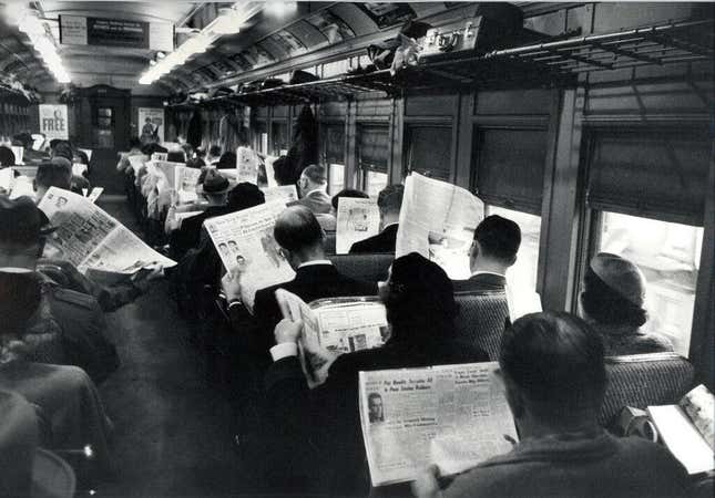 Image for article titled Quit the red-herring freakout over cellphone reception on planes and subways