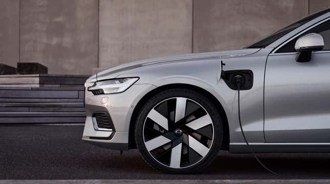 Image for article titled Volvo Is Considering Making EV Trucks in the U.S. Instead of Europe