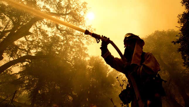 Image for article titled What it’s like to watch a raging wildfire descend on your neighborhood