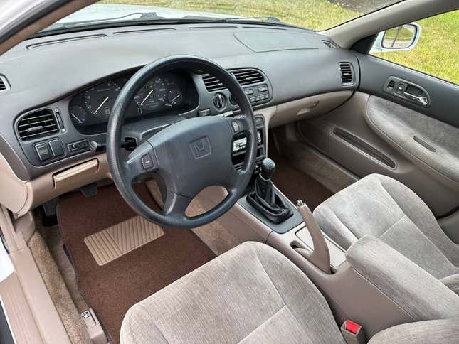Image for article titled At $7,500, Is This 1995 Honda Accord LX Wagon A Turn-Key Treasure?