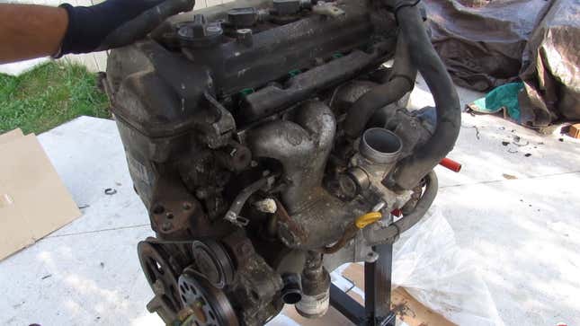 Image for article titled Check Out What A Toyota Prius Engine Looks Like After 303,000 Miles