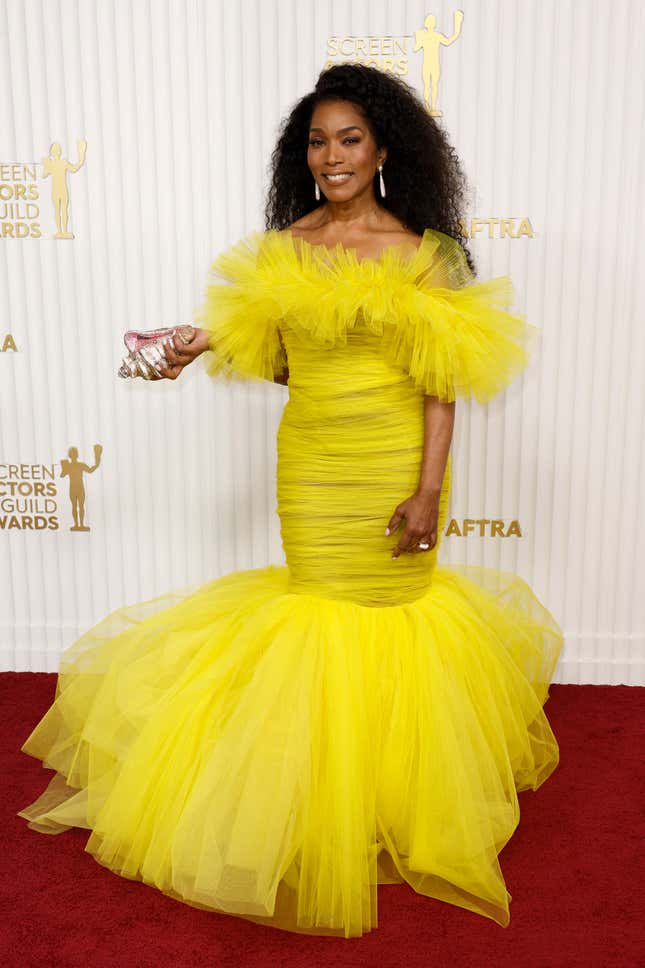 Image for article titled Angela Bassett’s Best Awards Season Red Carpet Looks